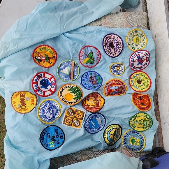 Girl scouts 1970s jacket with 39 patches plus sea scout sailor hat - Picture 2 of 4